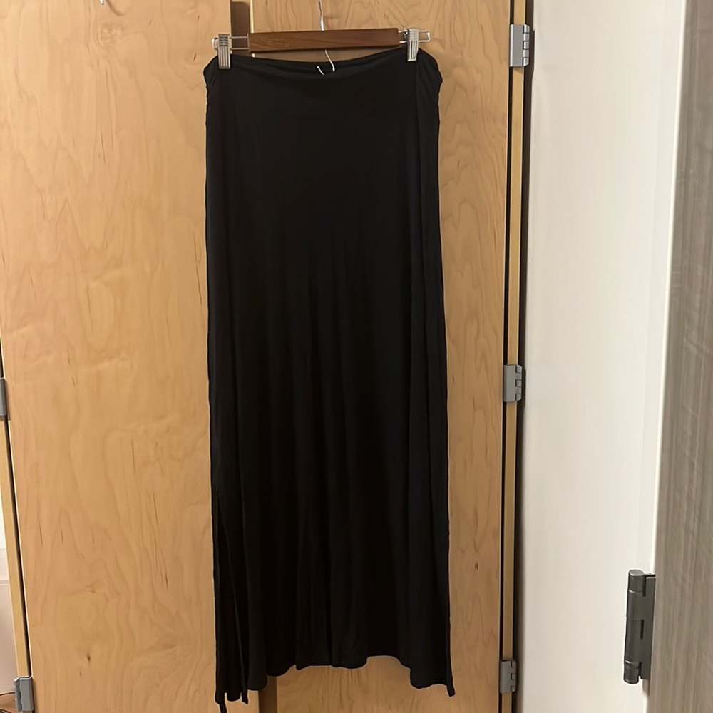 Large Flowy Black Merona Skirt w/ Side Slits